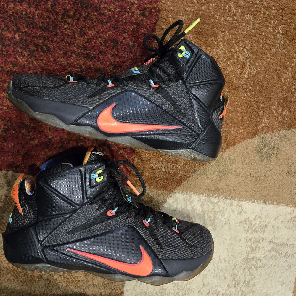 Men's Nike Lebron Sneaker and Hoodie Set - Picture 9 of 14